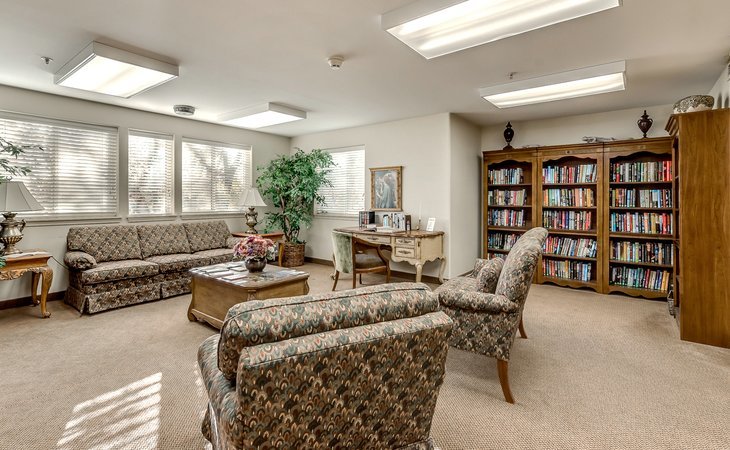 holiday-whiterock-court-75238-1201759_6