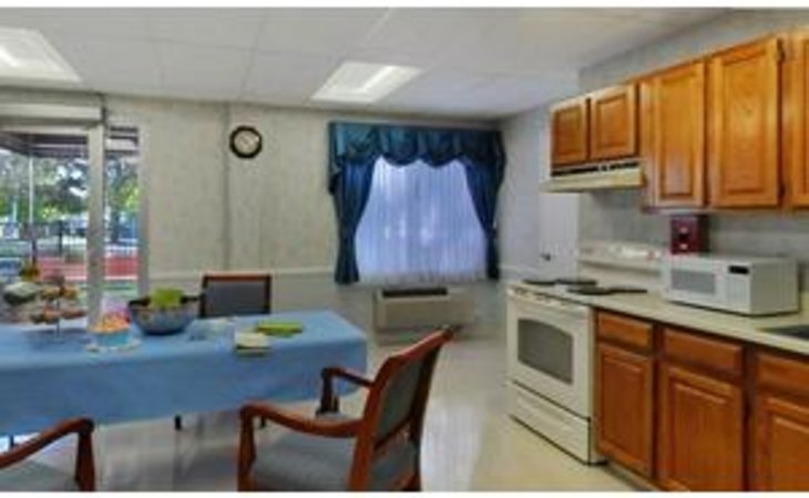 the-pines-at-glens-falls-center-for-nursing-and-rehabilitation-12801-1210301_11