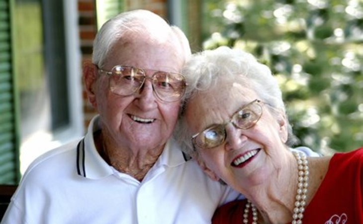 at-home-caregivers-94945-1225758_2