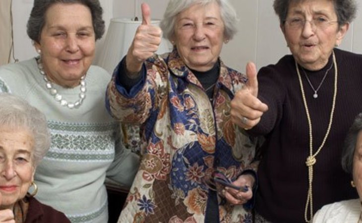 seniors-helping-seniors-44035-1230234_3