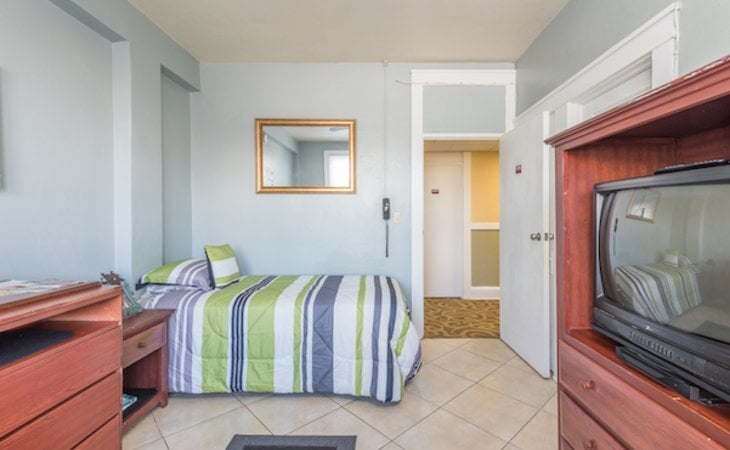 colonial-assisted-living-at-west-palm-beach-33401-1232175_8