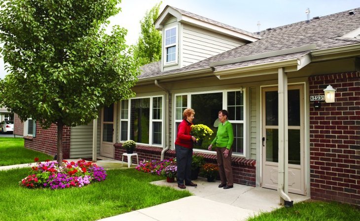 american-house-the-village-48309-1232324_2