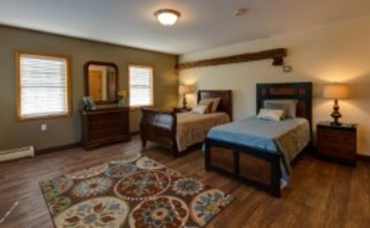 pine-rock-manor-03278-1237214_5
