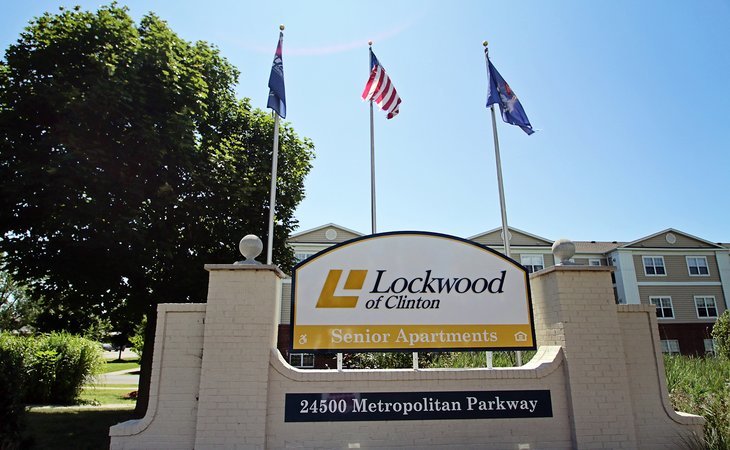 lockwood-of-clinton-48035-1240071_2