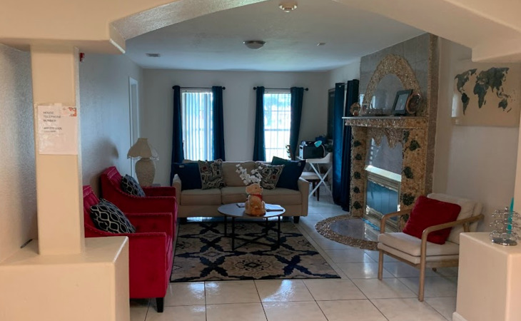 divine-manor-alf-34744-1243182_2
