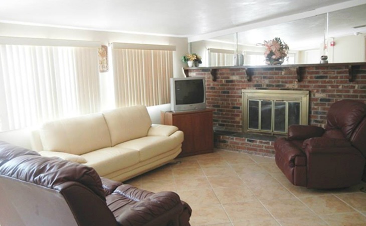 candy-s-house-inc-32937-1243192_2