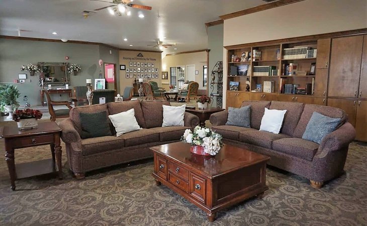 emerald-square-senior-living-73127-1252935_3