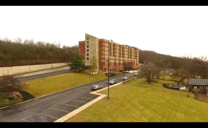 ivy-knoll-senior-living-41011-1261608_2