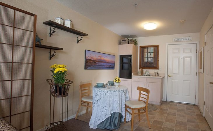 waters-edge-lodge-94502-1266900_3