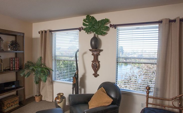waters-edge-lodge-94502-1266900_4
