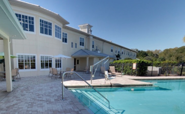 water-edge-of-lake-wales-33853-1362879_3