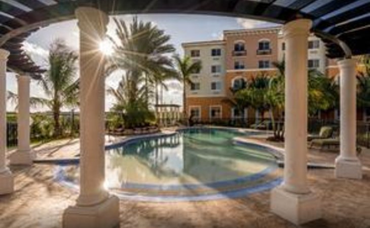 the-palace-gardens-33033-1363594_18