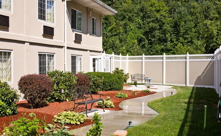 manor-on-the-hill-01453-1365935_2