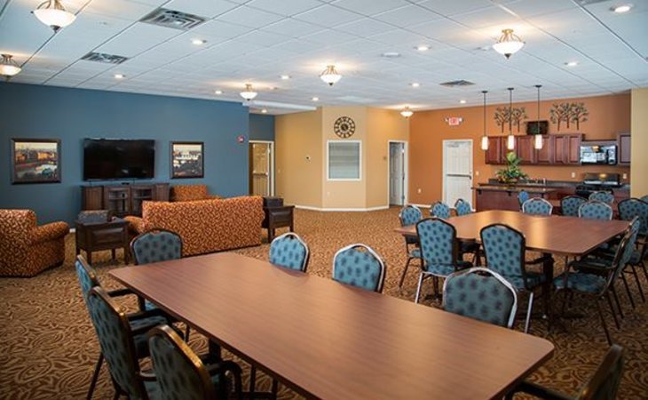 maple-hill-senior-living-55109-1366444_3