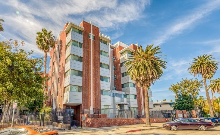 hollywood-hills-a-pacifica-senior-living-community-90028-1367272_4