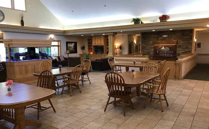 the-bluffs-advanced-memory-care-at-hudson-comforts-of-home-54016-1368239_3
