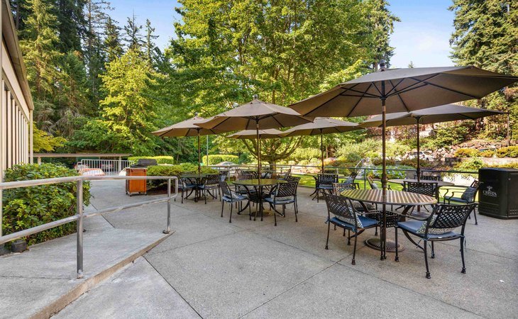 cristwood-park-and-the-courtyard-98133-1371000_2