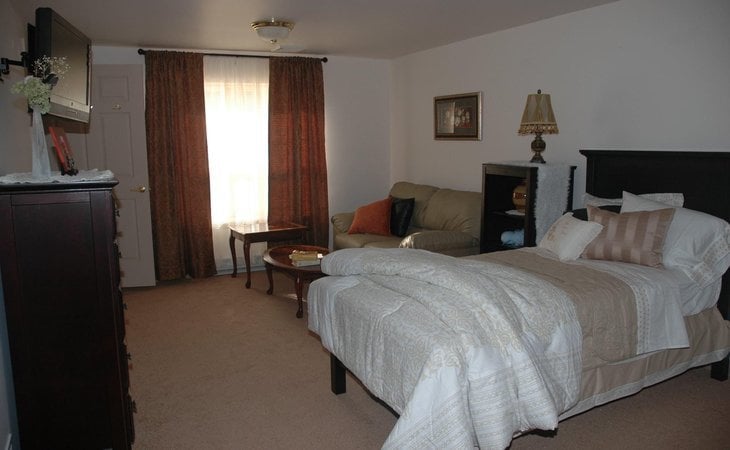 gluco-lodge-personal-care-home-18360-1432409_10