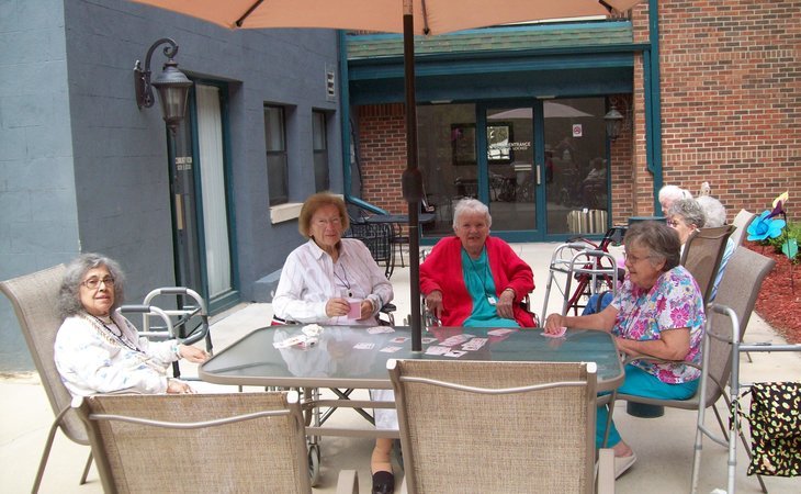ahva-living-of-east-dubuque-61025-1449057_7