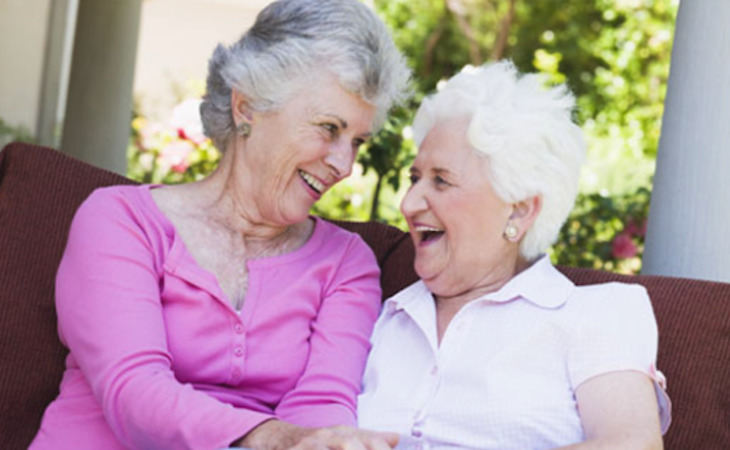 senior-helping-seniors-20707-1450719_2