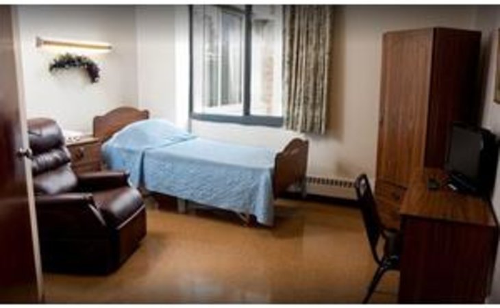 crest-manor-living-and-rehabilitation-center-14450-2360_4
