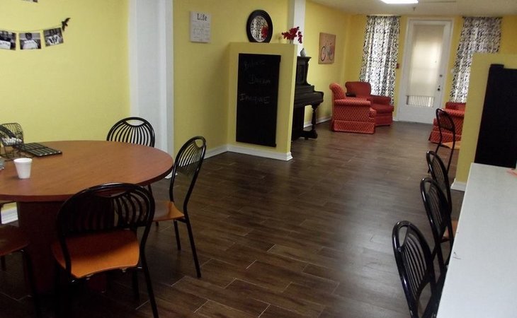 city-central-assisted-living-33713-33197_2