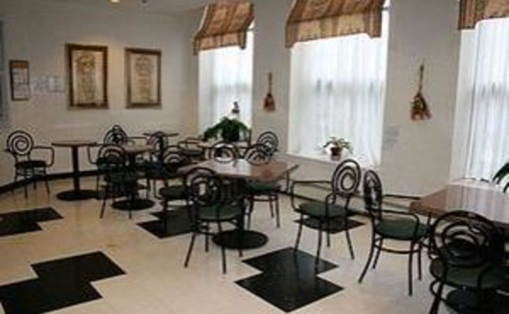 franklin-court-assisted-living-02809-42127_12