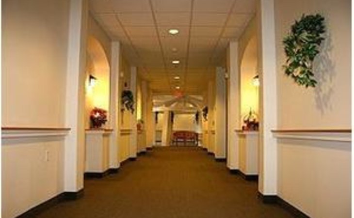 franklin-court-assisted-living-02809-42127_3