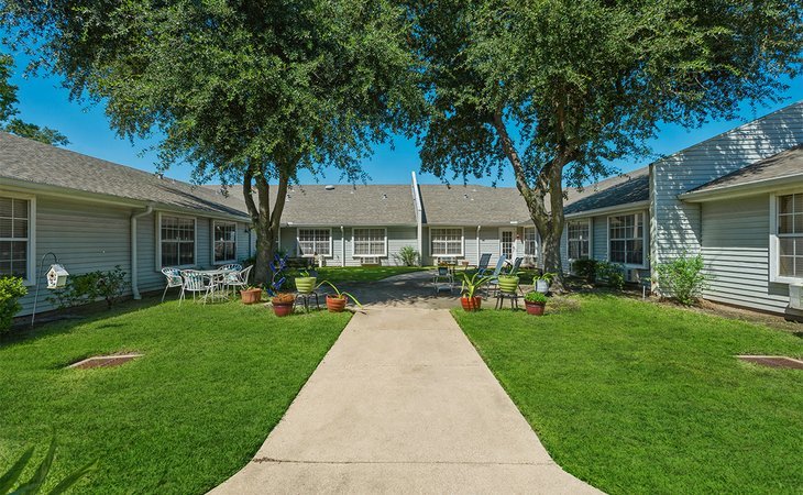 lucas-place-77703-42926_3