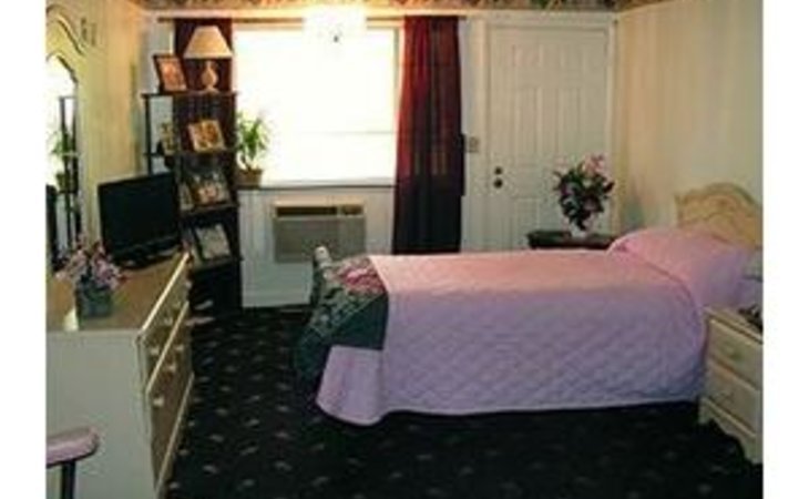 chateau-grove-senior-living-25504-46425_2
