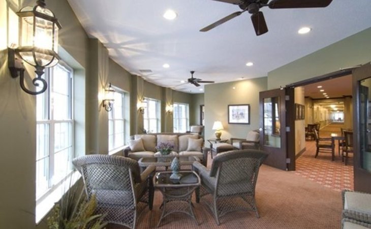 armour-oaks-senior-living-64114-972_1