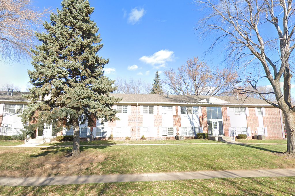 Colonial Square Apartments