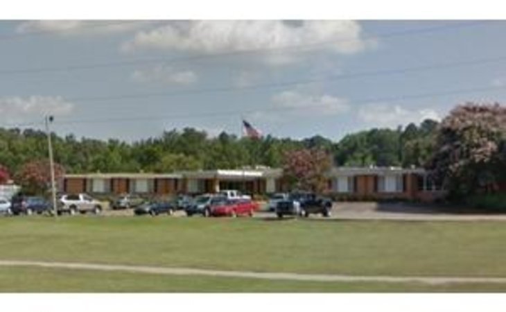 leslie-lakes-retirement-center-71001