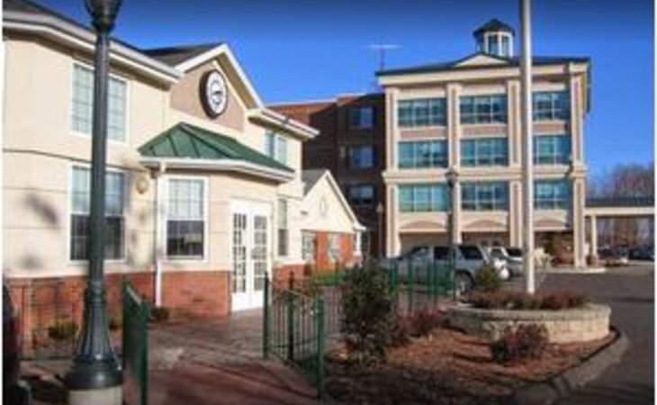 lord-chamberlain-nursing-rehabilitation-center-06614-10885_3