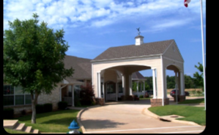 rambling-oaks-courtyard-extensive-care-community-75077
