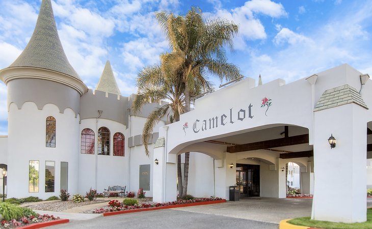 holiday-the-camelot-92543
