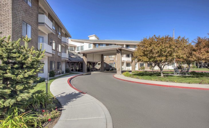 holiday-carson-plaza-89706-1201530_1