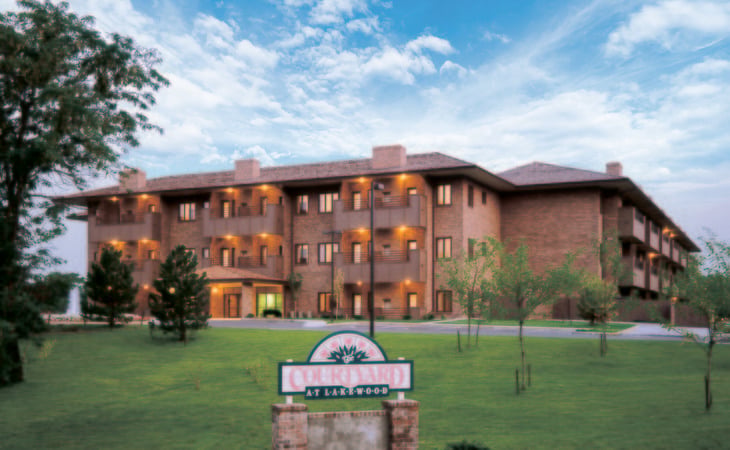 holiday-the-courtyard-at-lakewood-80215