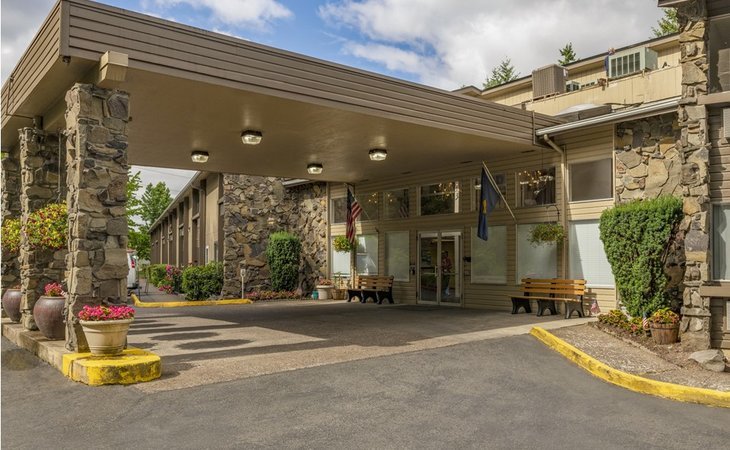 holiday-madrona-hills-97302