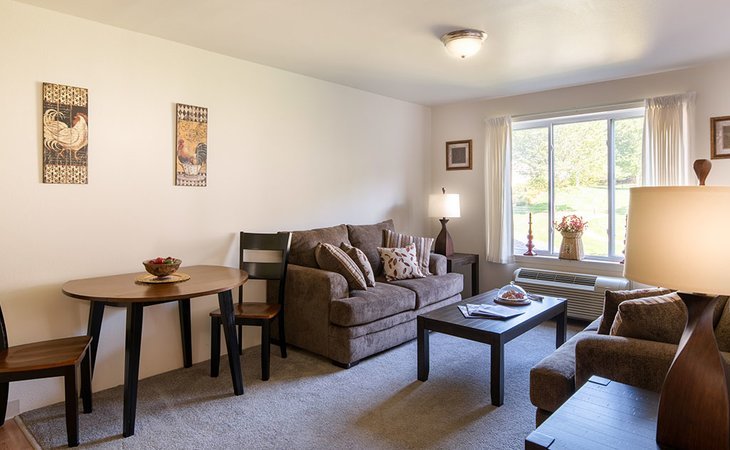 holiday-maple-suites-03820-1201642_10