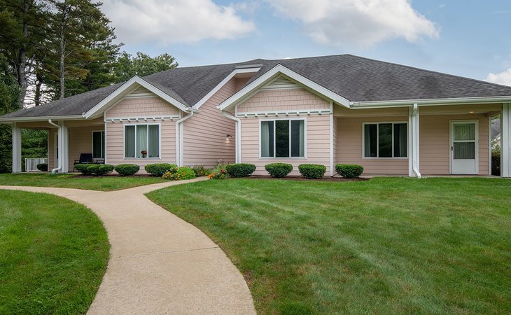 holiday-maple-suites-03820-1201642_15