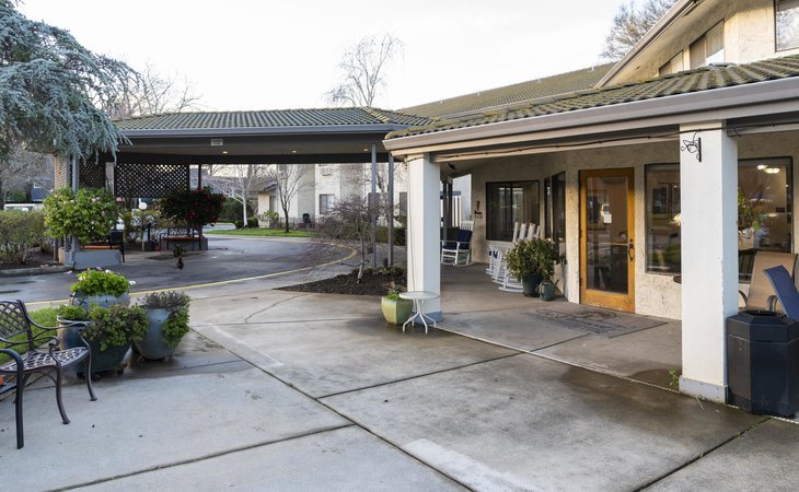 holiday-the-oakmont-95973