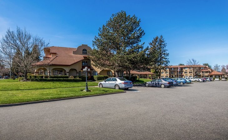 holiday-redwood-retirement-residence-94558-1201689_9