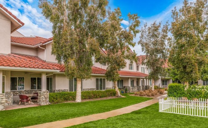 holiday-valencia-commons-91701-1201738_10