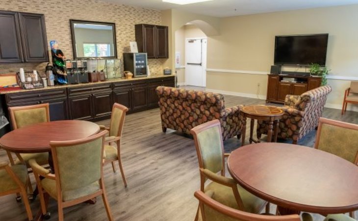 holiday-forsyth-court-27106-1202303_9