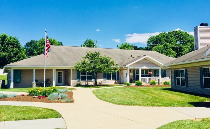 linden-village-senior-living-community-17042