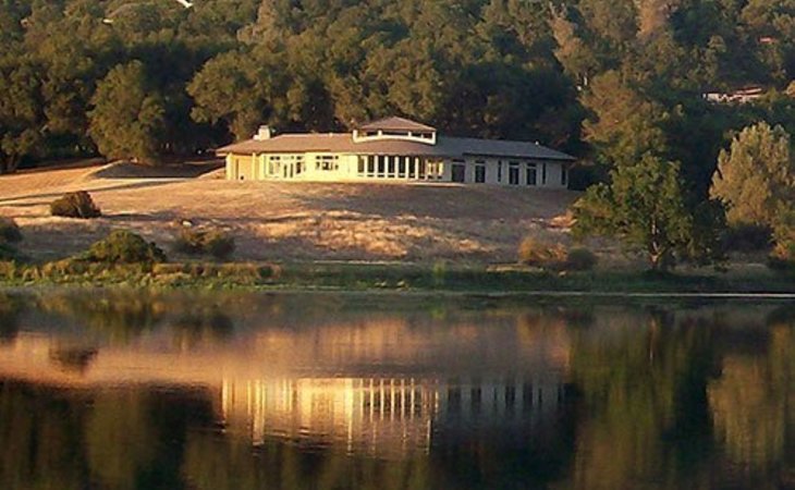 lakefront-oaks-estate-95667