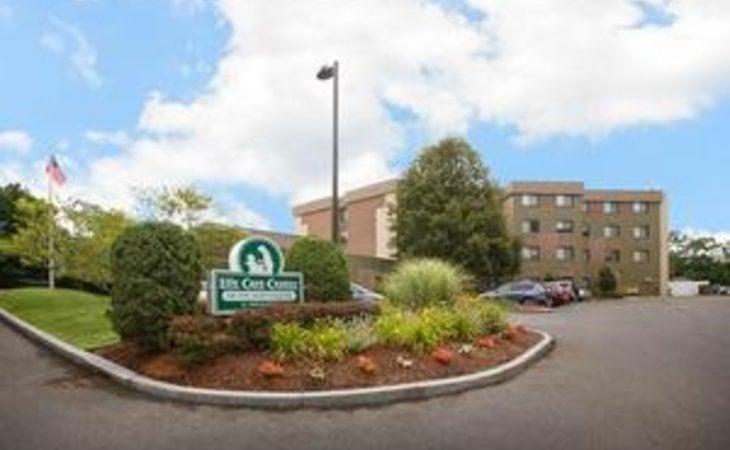 life-care-center-of-the-north-shore-01902