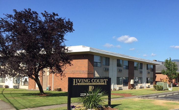 living-court-assisted-living-community-98022