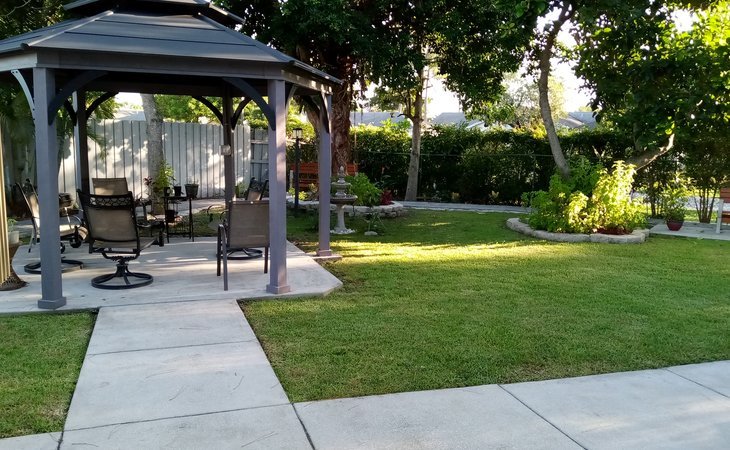 mama-llama-assisted-living-33414